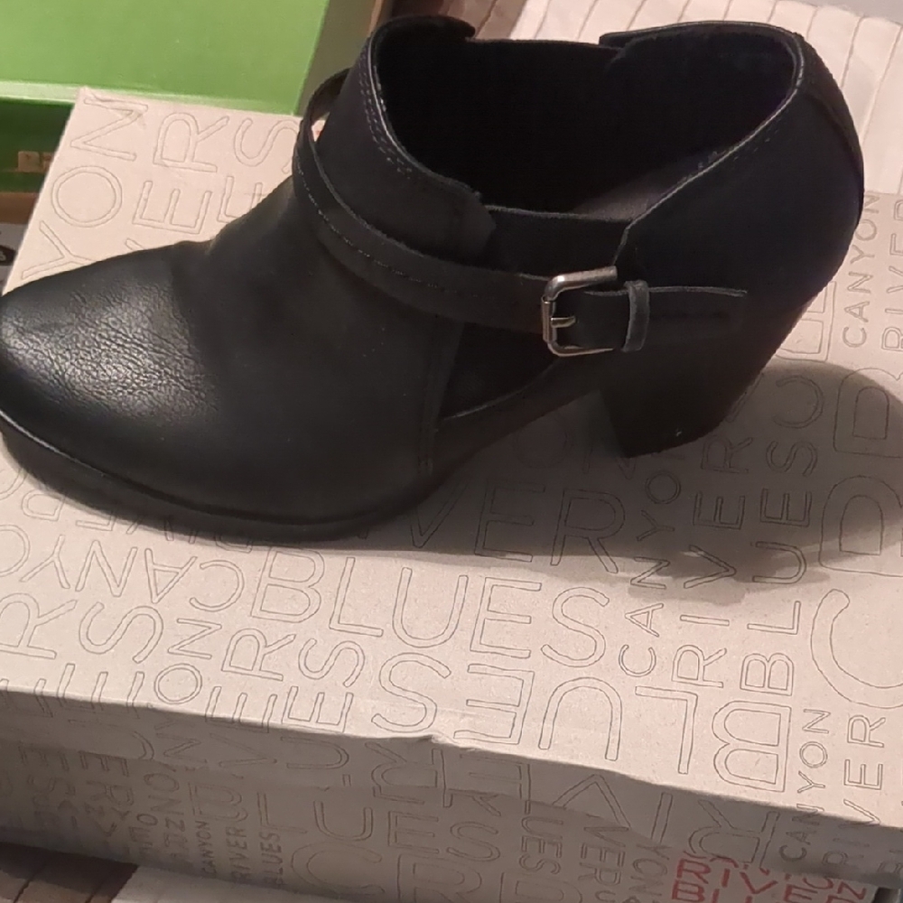 Canyon River Blues Black Ankle Booties with Chunky Heel